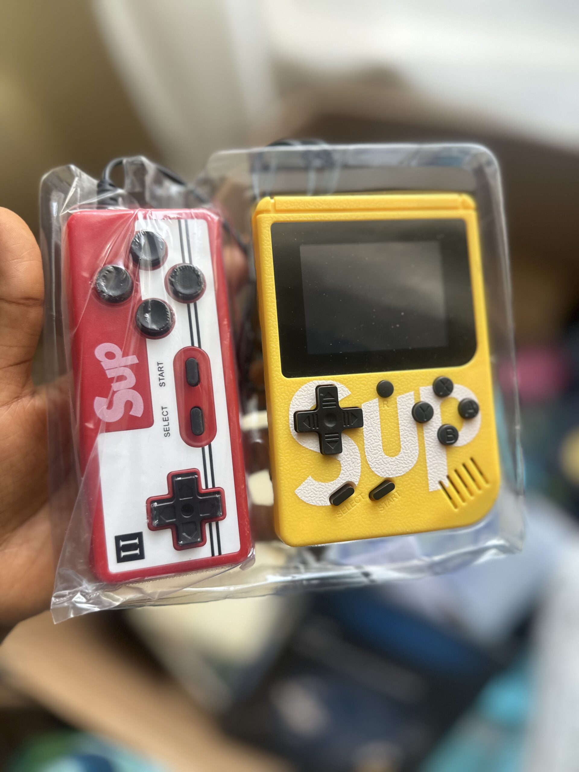 Retro Handheld Gaming Console With Gamepad - Image 3